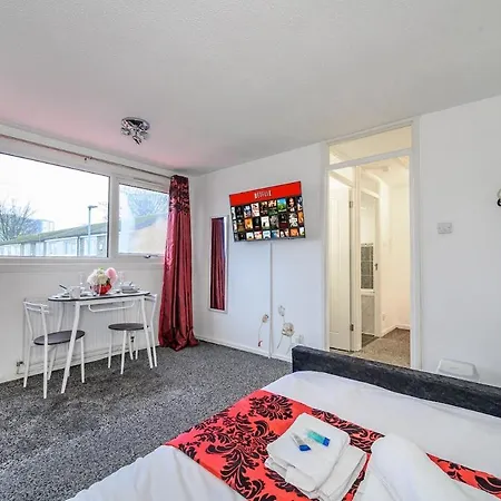 Ra10o Satisfying & Spacious * Leeds (West Yorkshire)