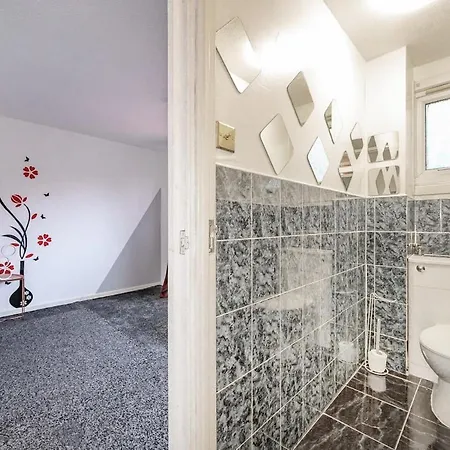 Ra10o Satisfying & Spacious * Leeds (West Yorkshire)