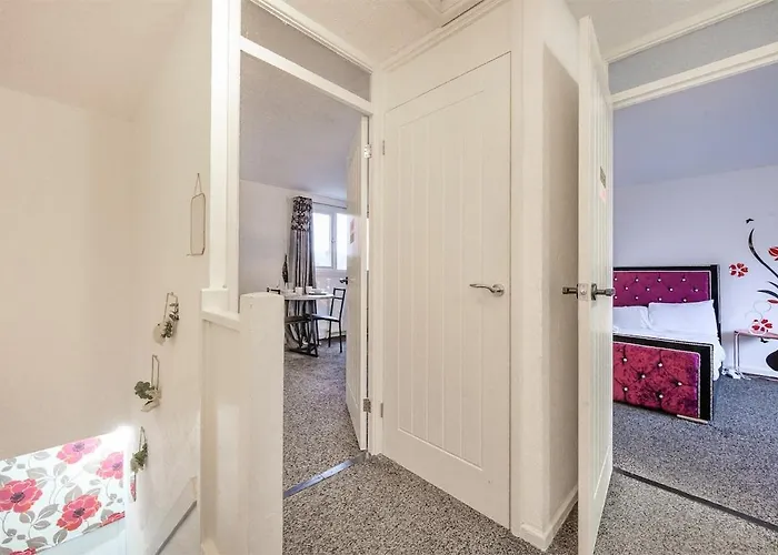 Ra10o Satisfying & Spacious *